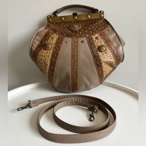 NEW Vintage DESIGNS BY HALMAR Embossed Leather Shell Shape Patches Bag